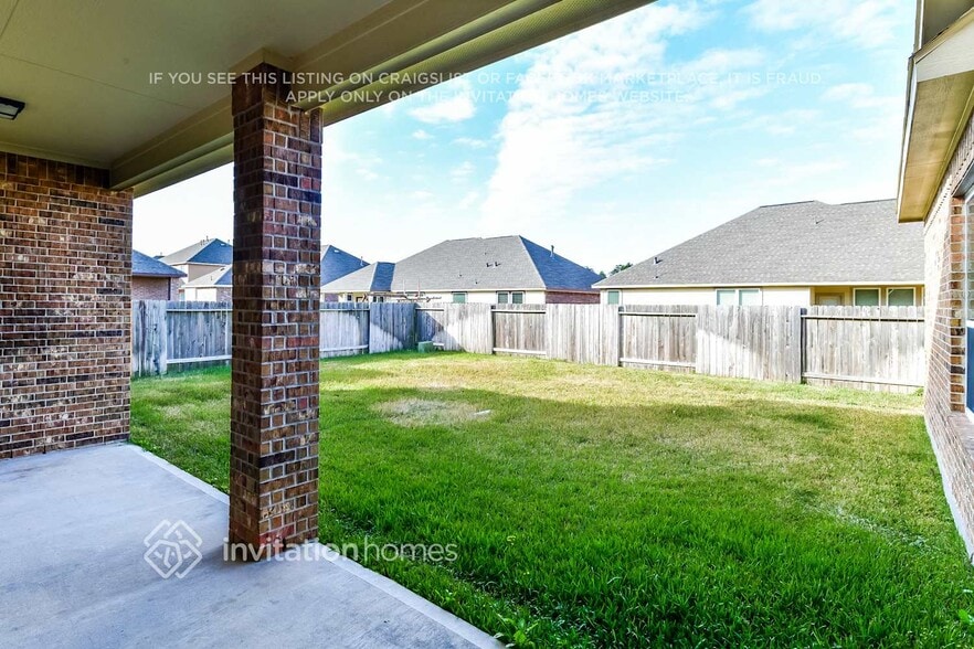 Building Photo - 30727 Academy Trace Dr