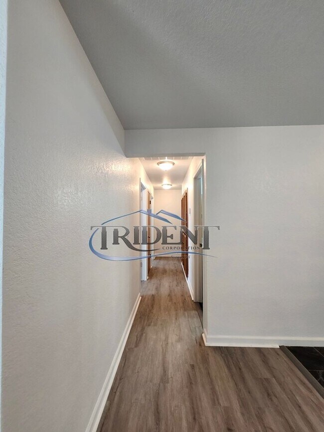 Building Photo - 3 bedroom, 2 bath house