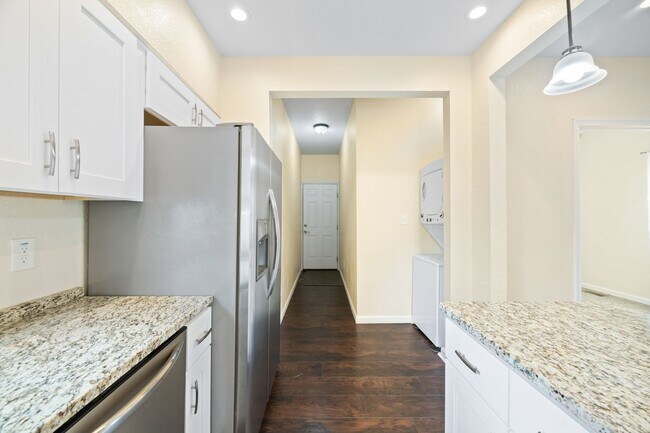 Building Photo - 831 W 35th St