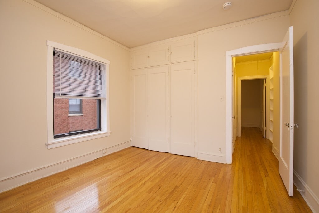 Building Photo - 1238 Oak Ave