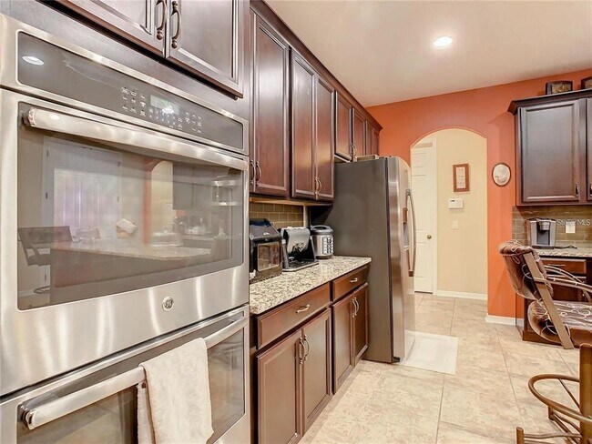 Building Photo - 600 Stone Oak Dr