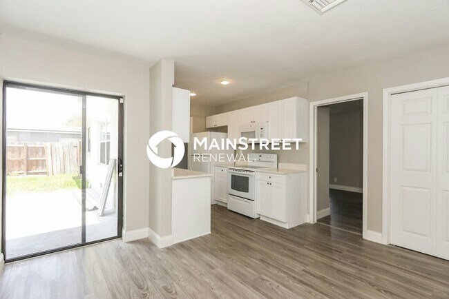 Building Photo - 4 Bedroom Pet-Friendly Home in Lauderhill, FL with Main Street Renewal