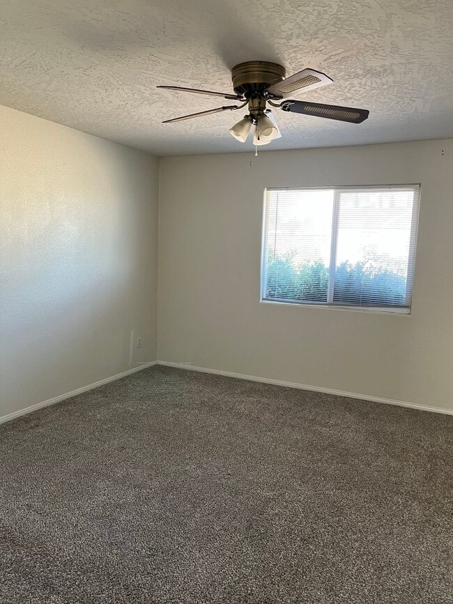 Building Photo - 3 Bedroom 2 Bathroom home Coming Soon! Ava...