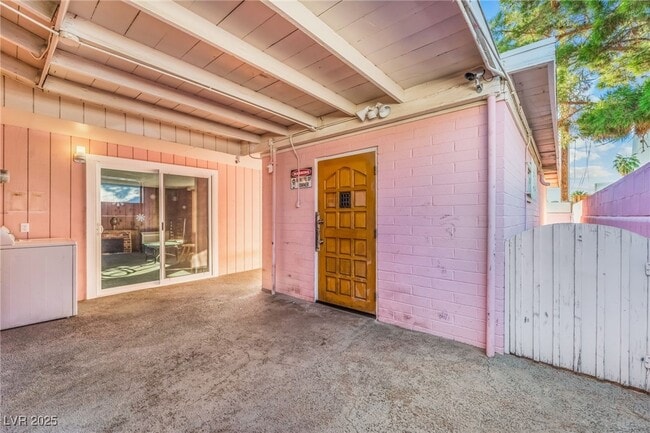 Building Photo - 2112 S Van Patten Pl