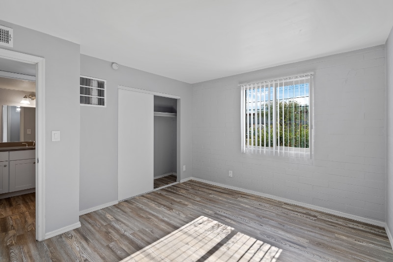 Building Photo - 5570 E Hampton St