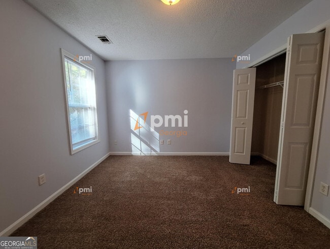 Building Photo - 1311 Vine Cir