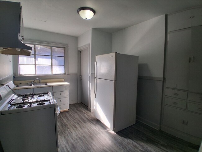 Building Photo - 28 S Virginia Ave