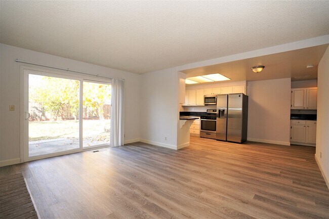 Building Photo - Beautiful Single Family Home in Desirable ...