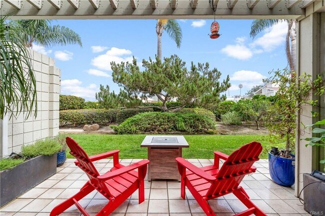 Building Photo - Stunning Huntington Harbour Townhome