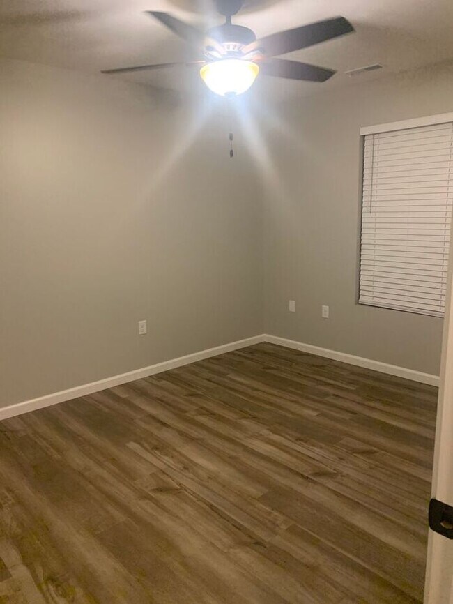 Building Photo - Explore this beautiful home and secure your place in a quiet, family-friendly area that offers th...