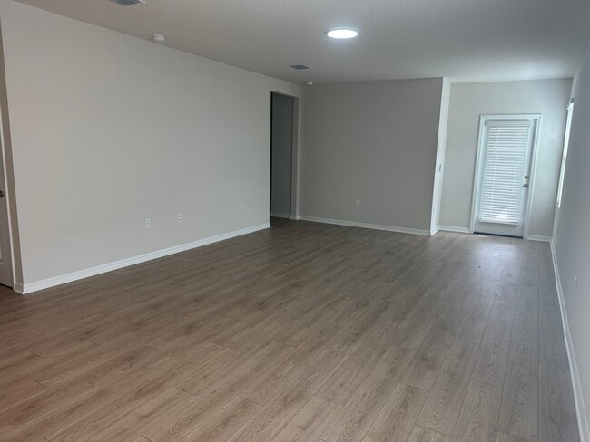 Building Photo - 8821 Clear Vw St