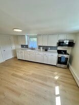 Building Photo - 122 Larch St