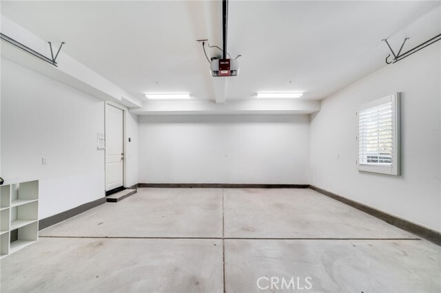 Building Photo - 64 Meander