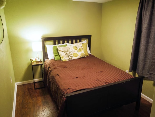 downstairs bedroom 2 - 4038 Kalamath St
