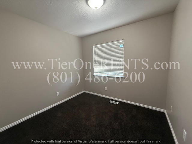Building Photo - No deposit option for qualified renters wi...