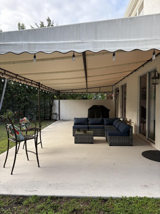 Building Photo - 2067 Cezanne Rd