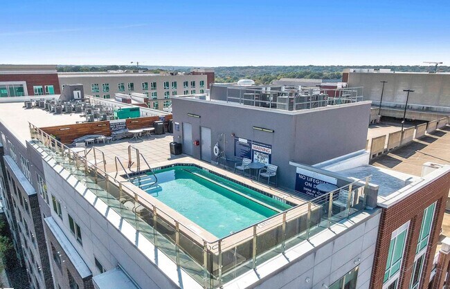 Building Photo - FULLY FURNISHED CONDO