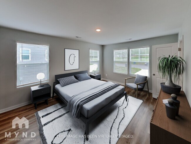 Building Photo - 482 Gray St