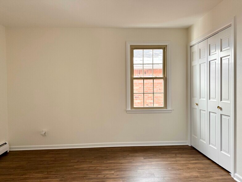 Building Photo - 6 Millrace St N