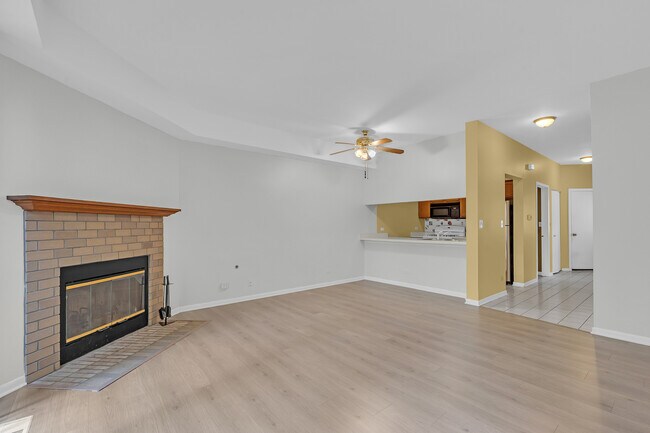 Building Photo - 1126 Regency Dr