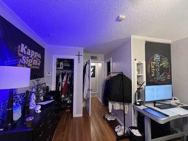 Building Photo - 3101 26th St