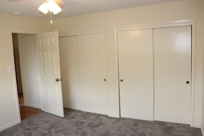 Building Photo - Unit 3