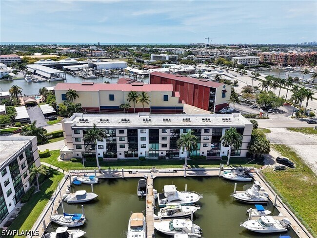 Building Photo - 801 River Point Dr