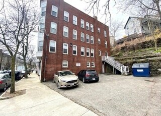 Building Photo - 75 River St