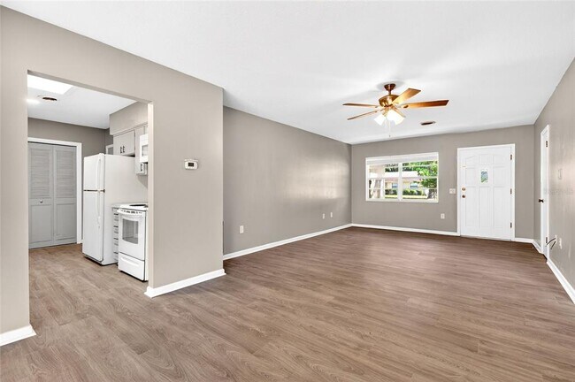 Building Photo - 3423 SW 27th St