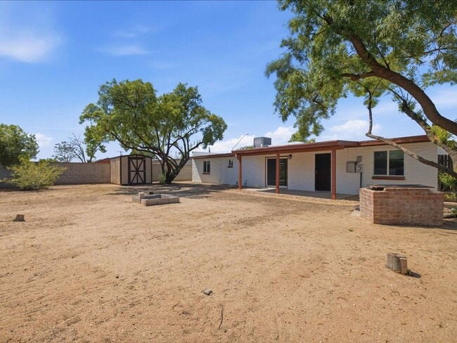 Building Photo - 7530 E Stella Rd