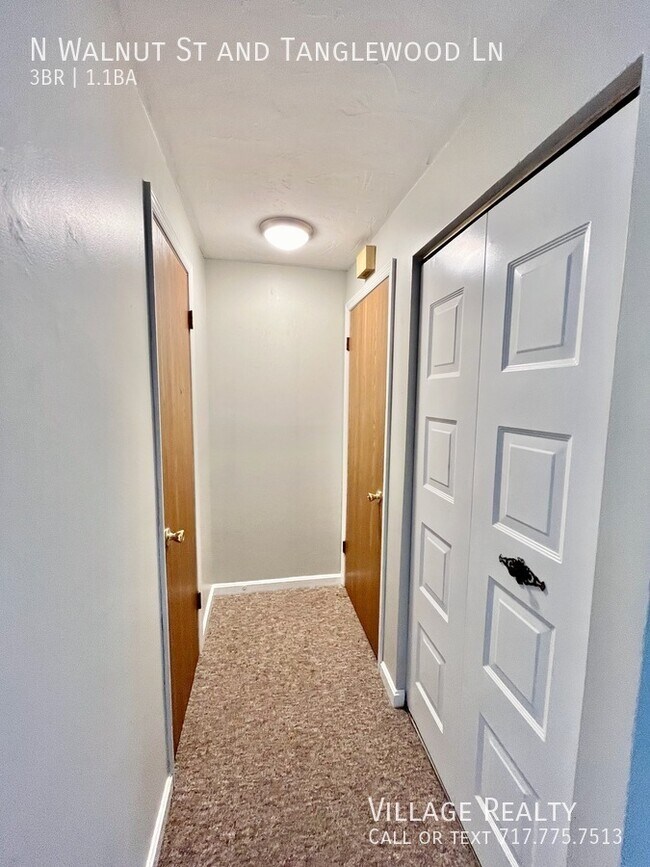 Building Photo - 492 N Walnut St