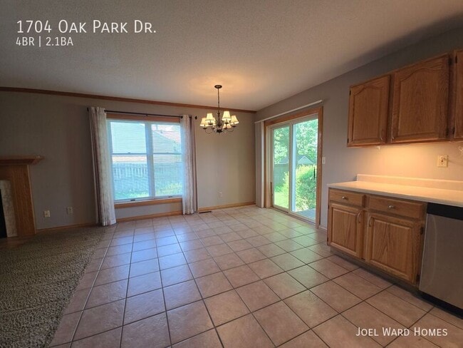 Building Photo - 1704 Oak Park Dr