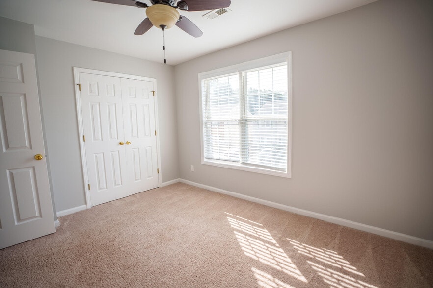 Building Photo - 19 Cheltenham Dr