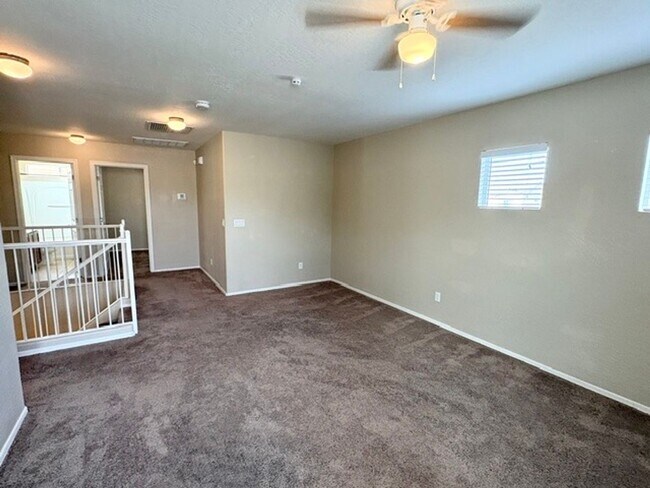 Building Photo - LARGE 4 Bedroom 3 Bathroom Copper Basin Home!