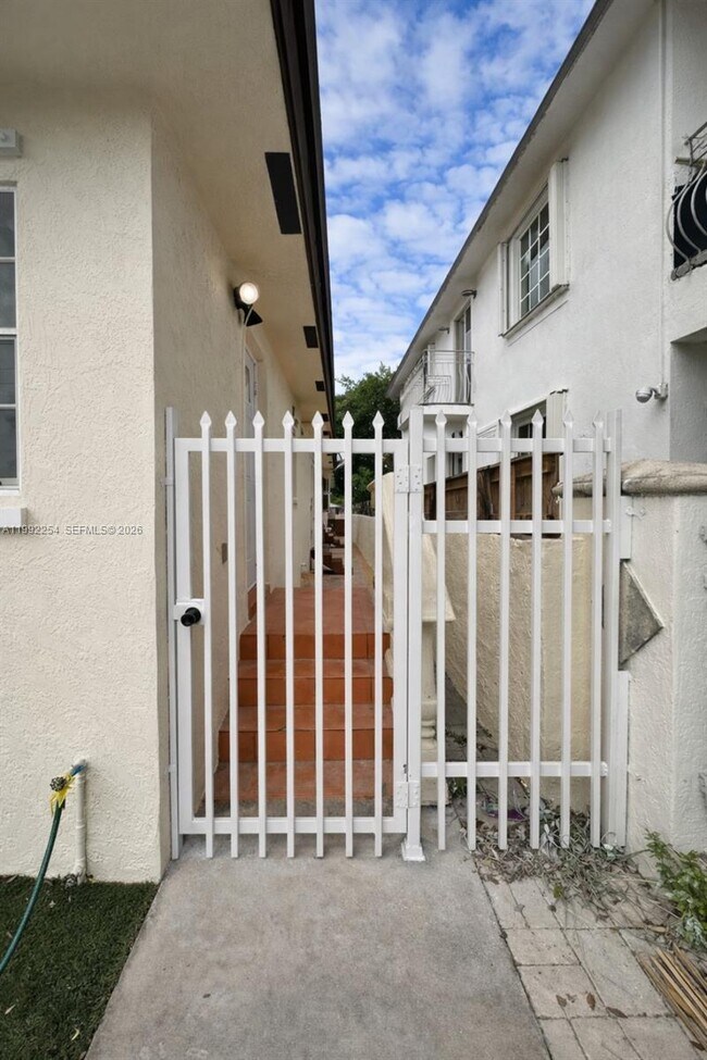 Building Photo - 2471 NW 18th Terrace