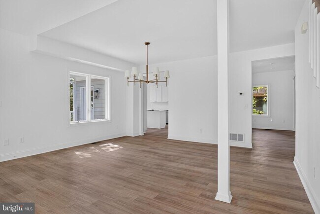 Building Photo - 221 Spring Race Ct