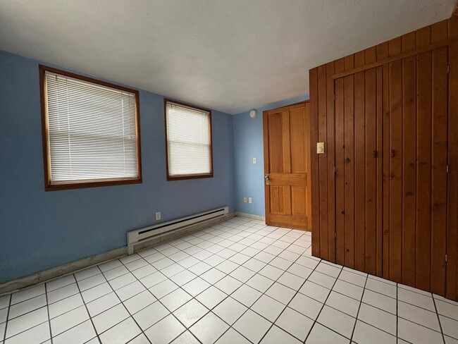 Building Photo - 908 E Washington St