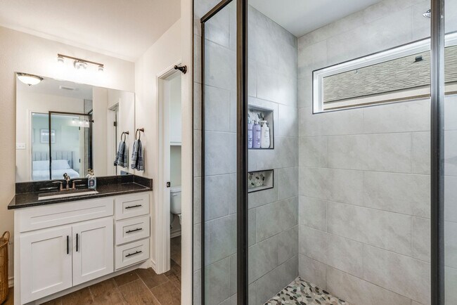 Building Photo - 3230 Creek Side Dr