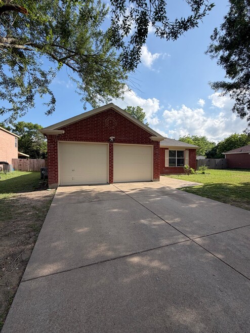Building Photo - 804 Creekside Dr