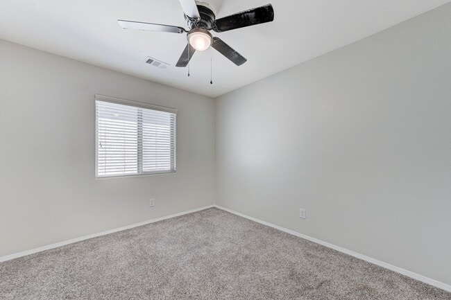 Building Photo - House For Rent! 4 beds, 3 baths Community ...