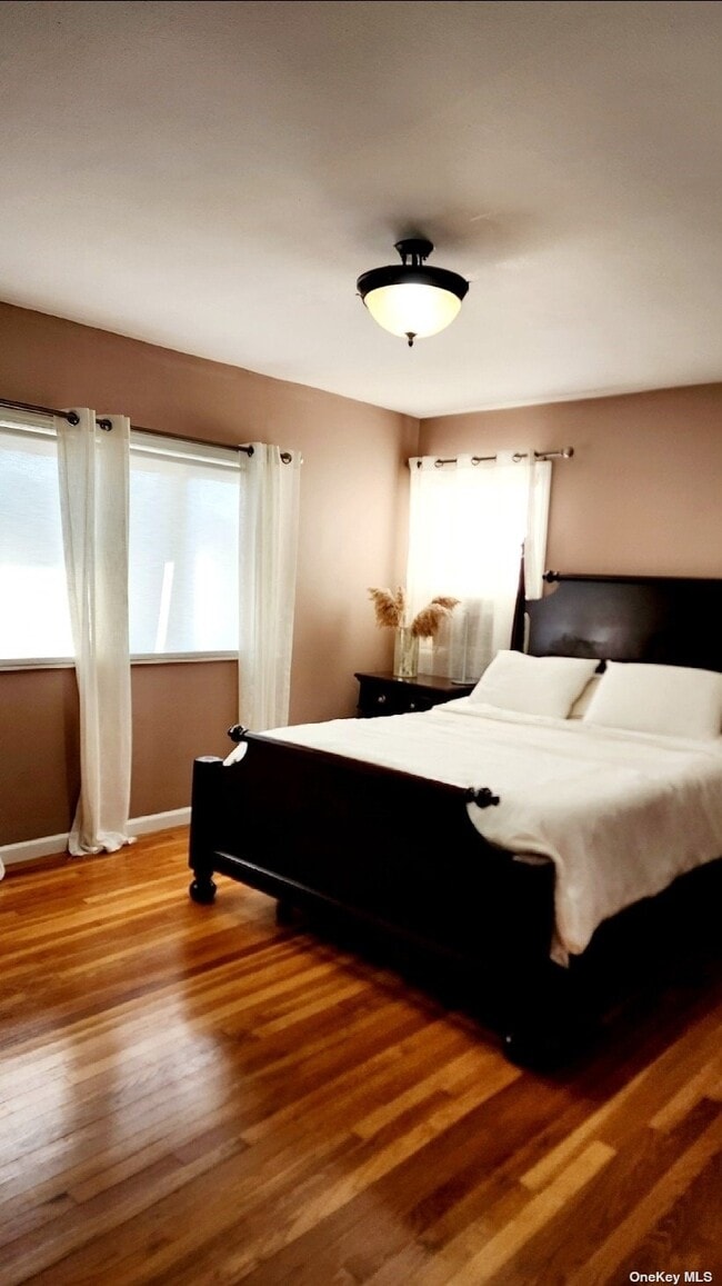 Building Photo - 350 Linden St