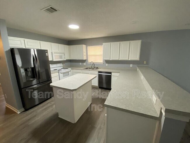 Building Photo - 10340 Chinaberry Ct