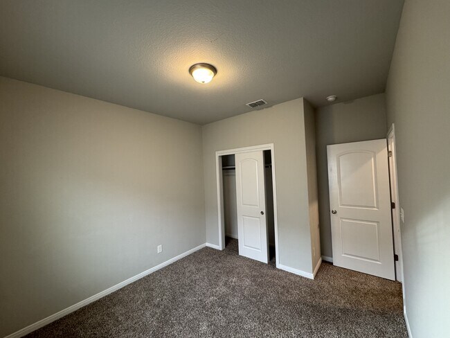 Building Photo - 612 Parkfield Ln