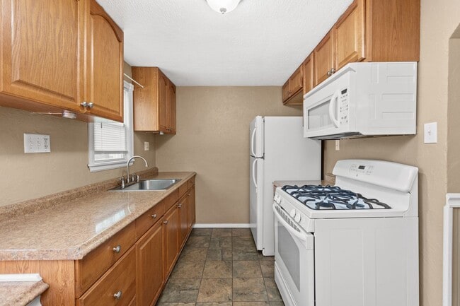 Building Photo - Stunning 2 bedroom home in North Versaille...