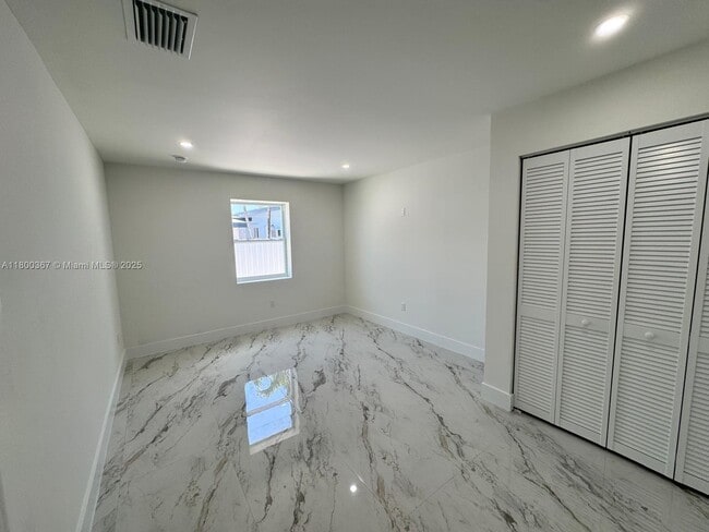 Building Photo - 11000 SW 47th Terrace