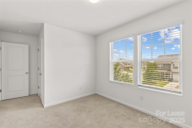 Building Photo - 129 Canada Dr
