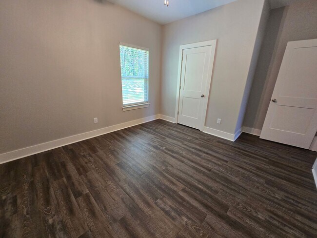 Building Photo - 5009 Springwood Cir