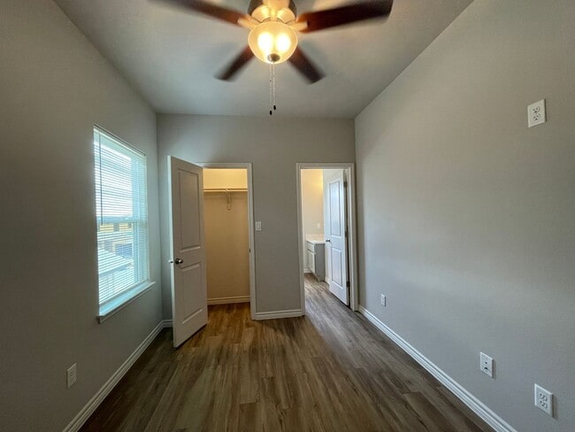 Building Photo - Townhome for rent