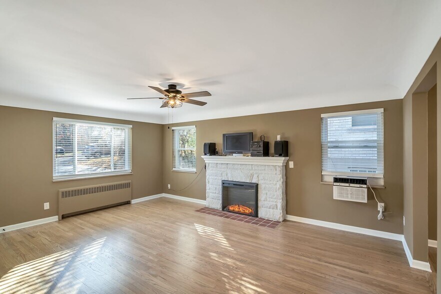 Building Photo - 2886 Temple Ave