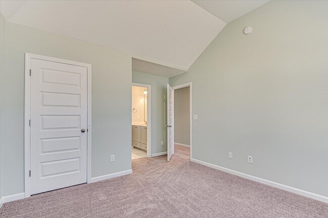 Building Photo - 705 Navan Ln